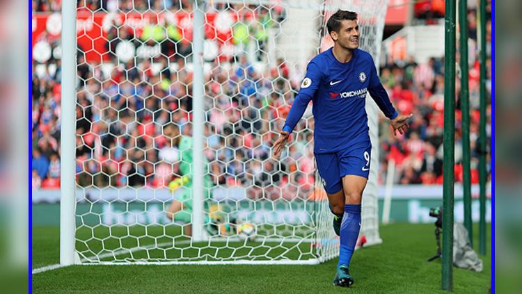 Selebrasi striker Chelsea, Alvaro Morata usai mencetak gol ke gawang Stoke City. Copyright: INDOSPORT