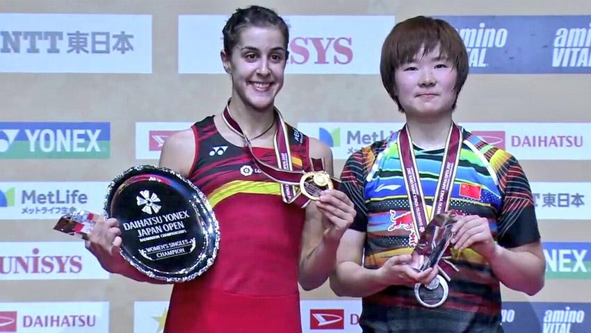 Carolina Marin sukses mengalahkan juara bertahan He Bingjiao 23-21, 21-12 di final. Copyright: Twitter@antoagustian