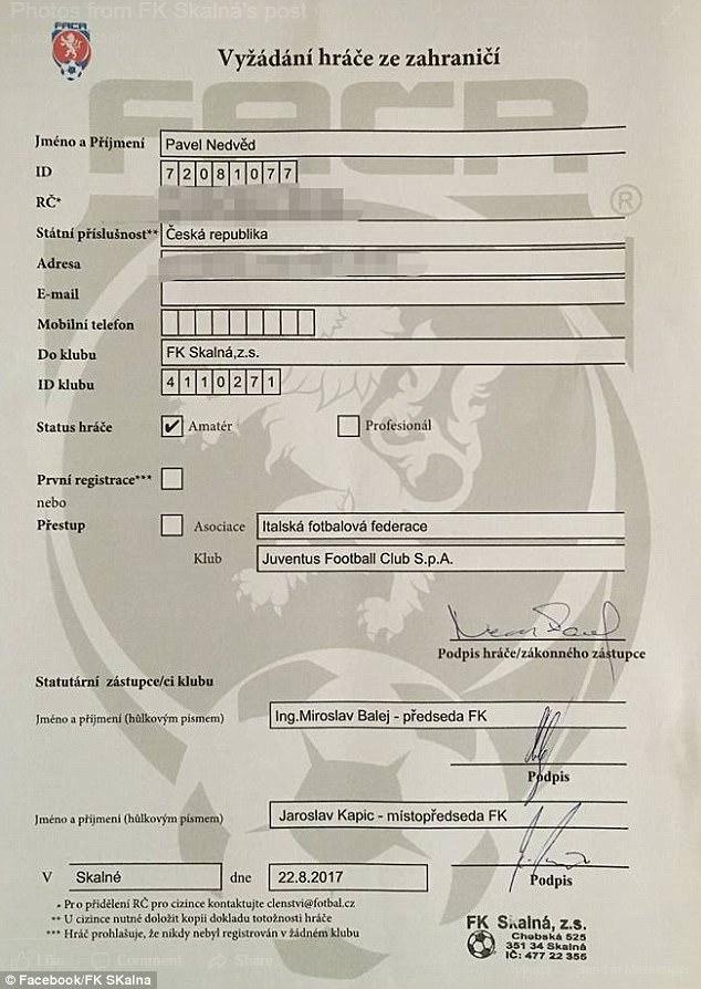 Formulir kontrak yang ditandatangani Pavel Nedved. Copyright: Facebook FK Skalna.