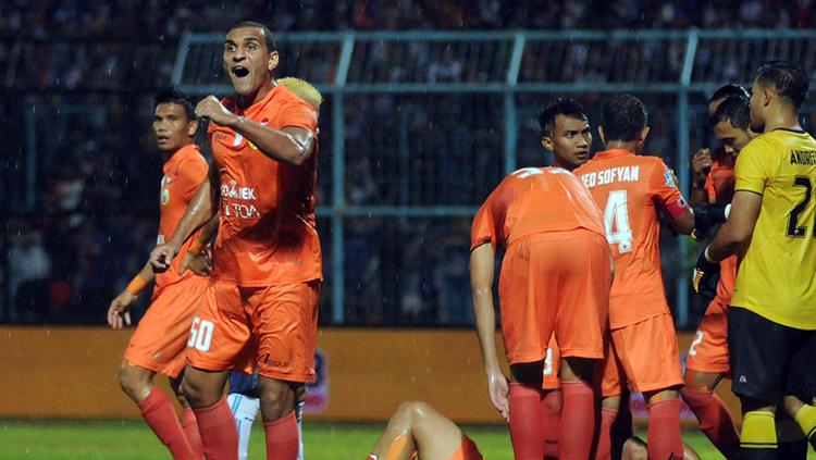 Arema vs Persija Jakarta Bruno Lopes tengah merayakan gol yang dicetak oleh Bambang Pamungkas ke gawang Arema FC Copyright: media persija