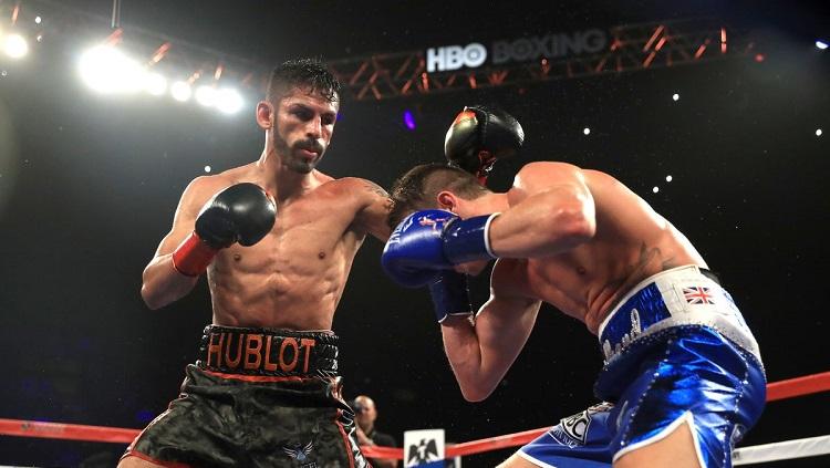 Jorge Linares (kiri) saat menghadapi Luke Campbell.