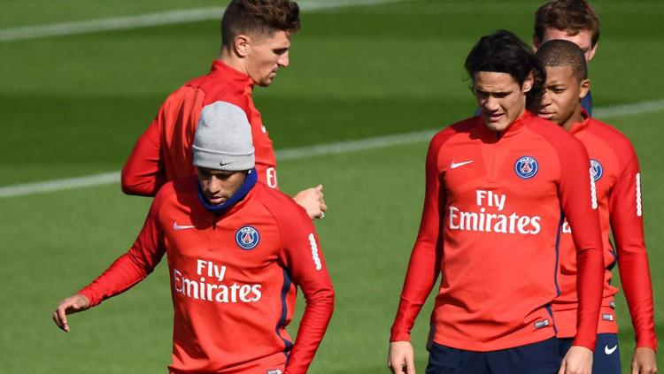 Neymar dan Cavani di sesi latihan. Copyright: AS