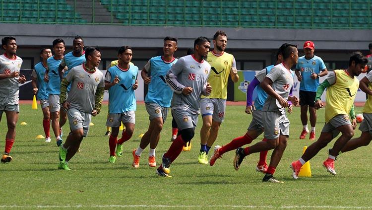 Bhayangkara FC saat jalani latihan. Copyright: Media Bhayangkara FC