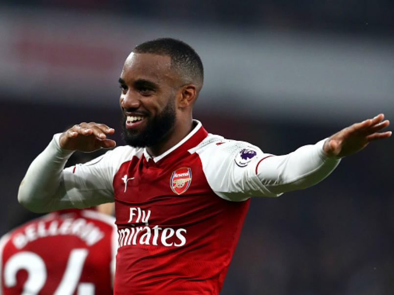 Alexandre Lacazette merayakan gol pertamanya ke gawang West Brom. Copyright: INDOSPORT