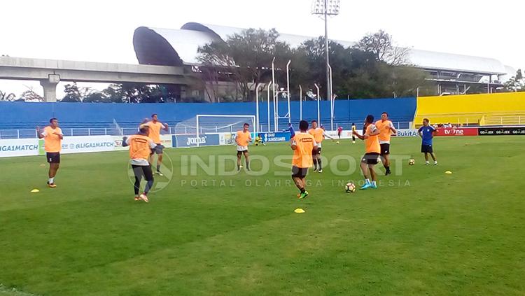 Persela Lamongan saat jalani latihan. Copyright: Muammad Effendi/INDOSPORT