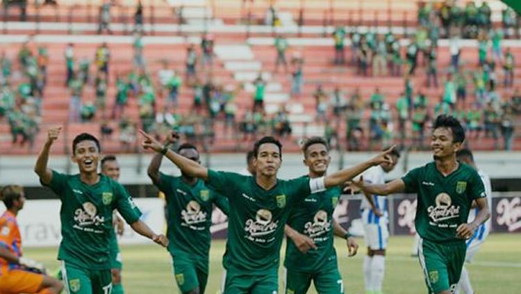 Selebrasi pemain Persebaya Surabaya. Copyright: Twitter@persebaya