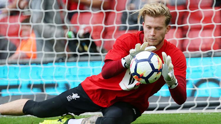 Loris Karius saat mengamankan tendangan dalam jalani latihan.