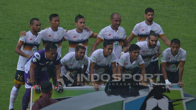 Skuat Persela Lamongan. Copyright: INDOSPORT/Muhammad Effendi