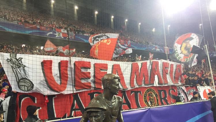 Banner UEFA Mafia dibentangkan suporter Spartak. Copyright: twitter
