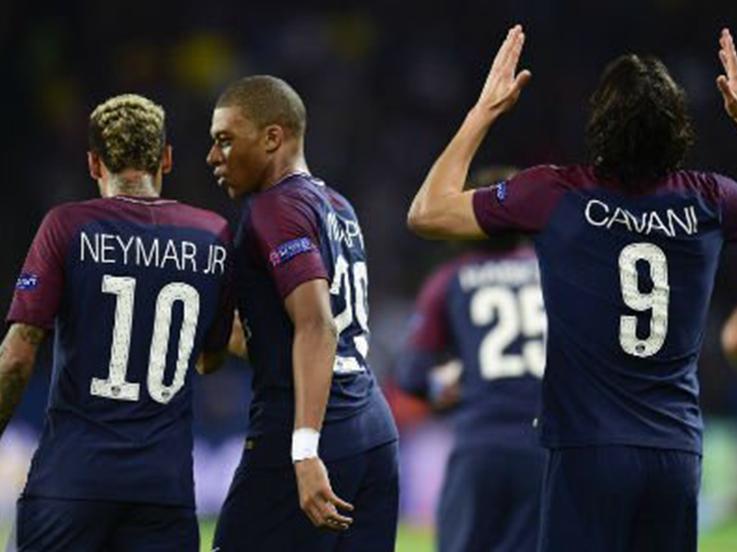 Selebrasi Neymar dan para pemain PSG. Copyright: Twitter @PSGInside