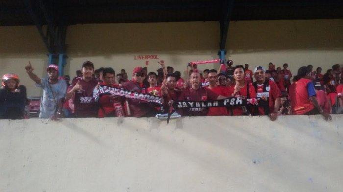 Puluhan suporter PSM Makassar di Stadion Mandala Copyright: ILHAM MULYAWAN/Tribun Timur