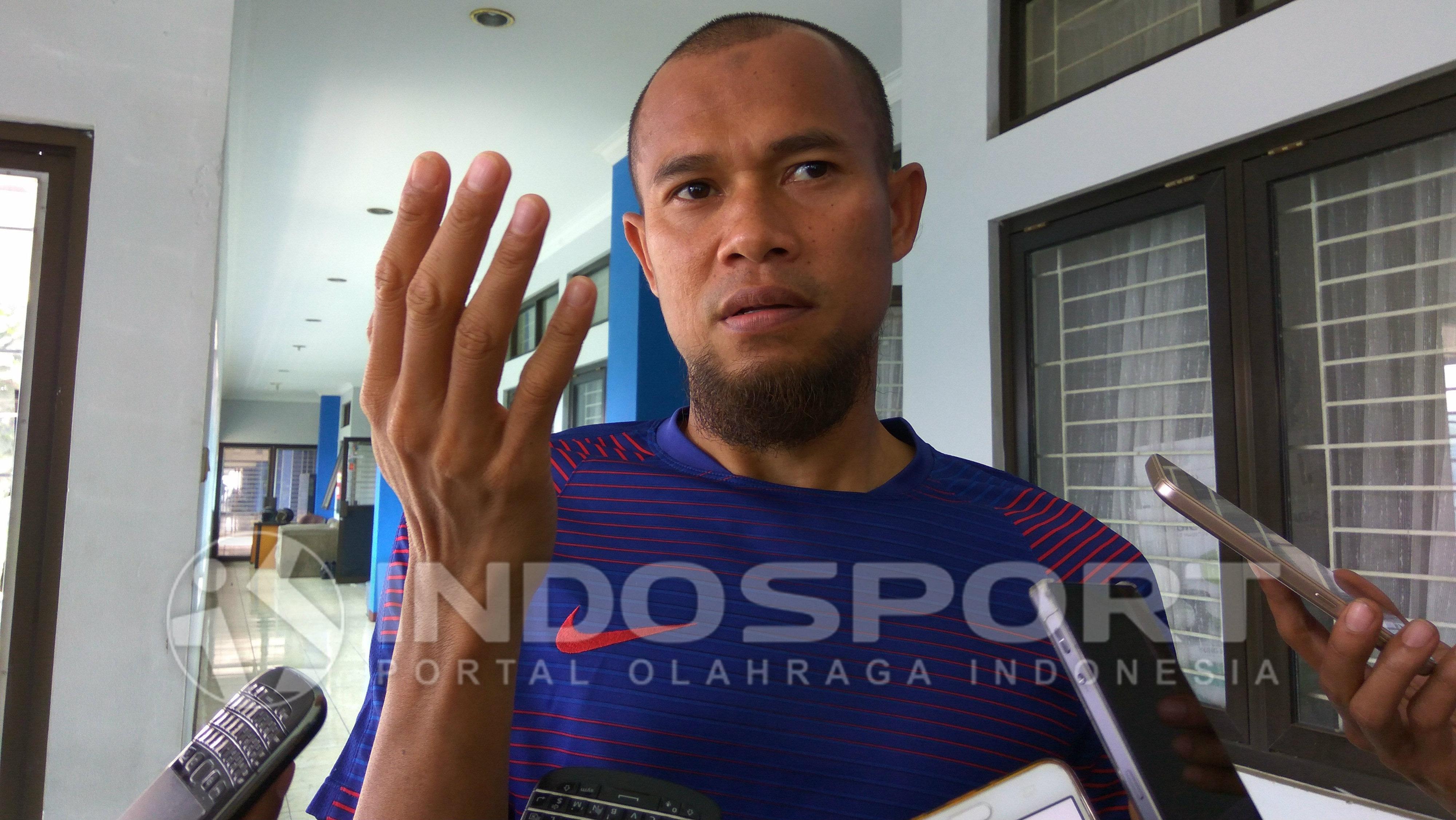 Bek kanan Persib Bandung, Supardi Nasir. Copyright: INDOSPORT/Arif Rahman.