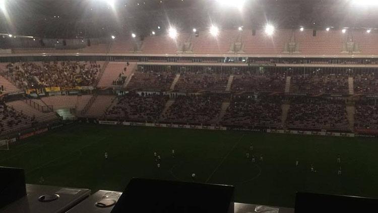 Stadion Allianz Riviera dilanda kegelapan. Copyright: 20minutes.fr