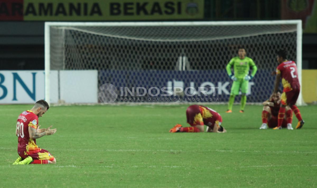 Selebrasi para pemain Bhayangkara FC usai tundukkan Bali United. Copyright: INDOSPORT/Herry Ibrahim