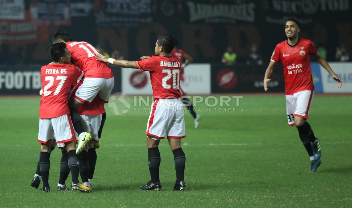 Selebrasi pemain Persija Jakarta atas gol kedua yang dicetak Rezaldi Hehanusa. Herry Ibrahim/INDOSPORT