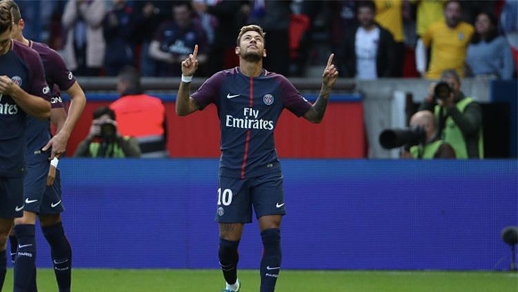 Neymar lakukan selebrasi. Copyright: INDOSPORT