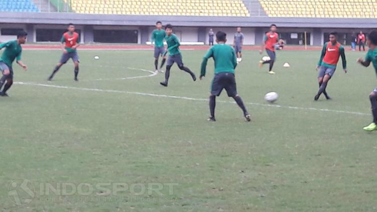 Suasana latihan Timnas U-19. Copyright: Petrus Manus Da Yerimon/INDOSPORT