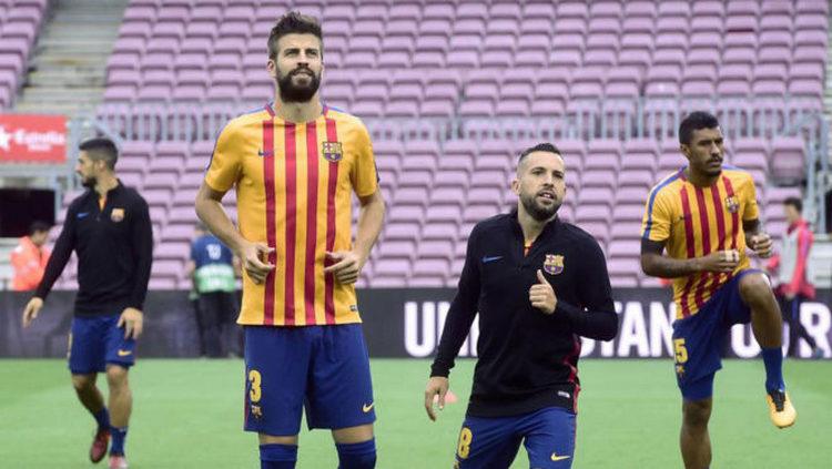 Pique bermain setengah hati saat Barcelona melawan Las Palmas. Copyright: AFP