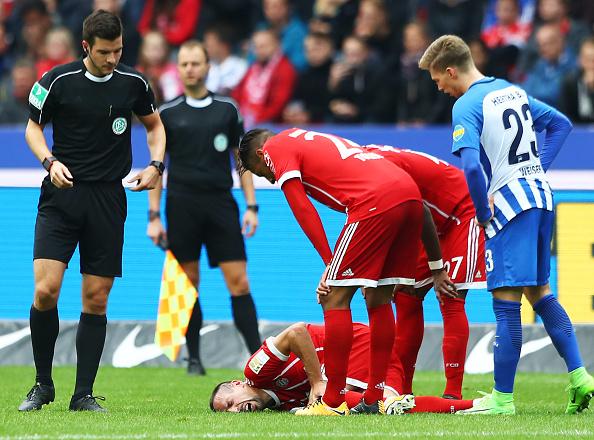 Franck Ribery merasa kesakitan kala bertandingan melawan Hertha Berlin. Copyright: INDOSPORT
