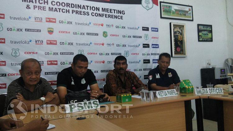 Konferensi pers jelang laga PSMS Medan melawan Persibat Batang. Copyright: INDOSPORT/Kesuma Ramadan