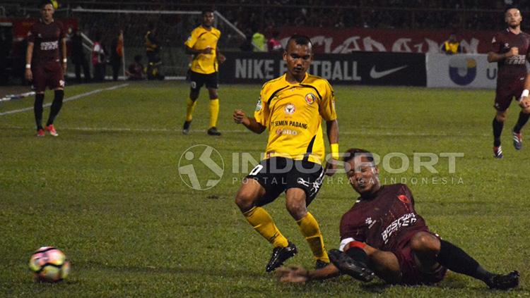 Riko SImanjuntak dan kawan-kawan dibantai 4 gol tanpa balas oleh PSM Makassar. Copyright: INDOSPORT/Taufik Hidayat