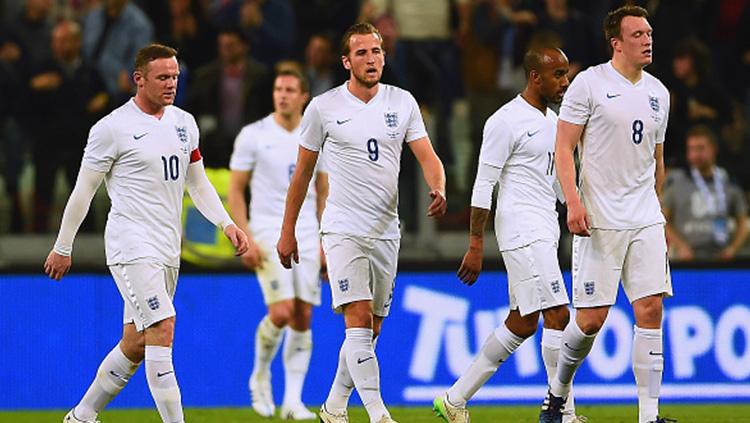 Phil Jones dan Fabian Delph harus absen dalam dua pertandingan Timnas Inggris akibat cedera. Copyright: INDOSPORT