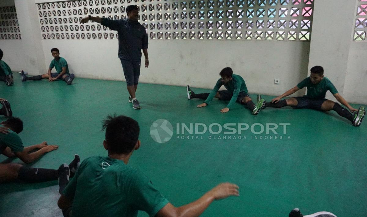 Pelatih Indra Sjafri memimpin langsung latihan Timnas U-19.