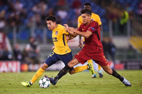 Lorenzo Pellegrini (kanan) saat melawan Atletico Madrid di Liga Champions. Copyright: INDOSPORT