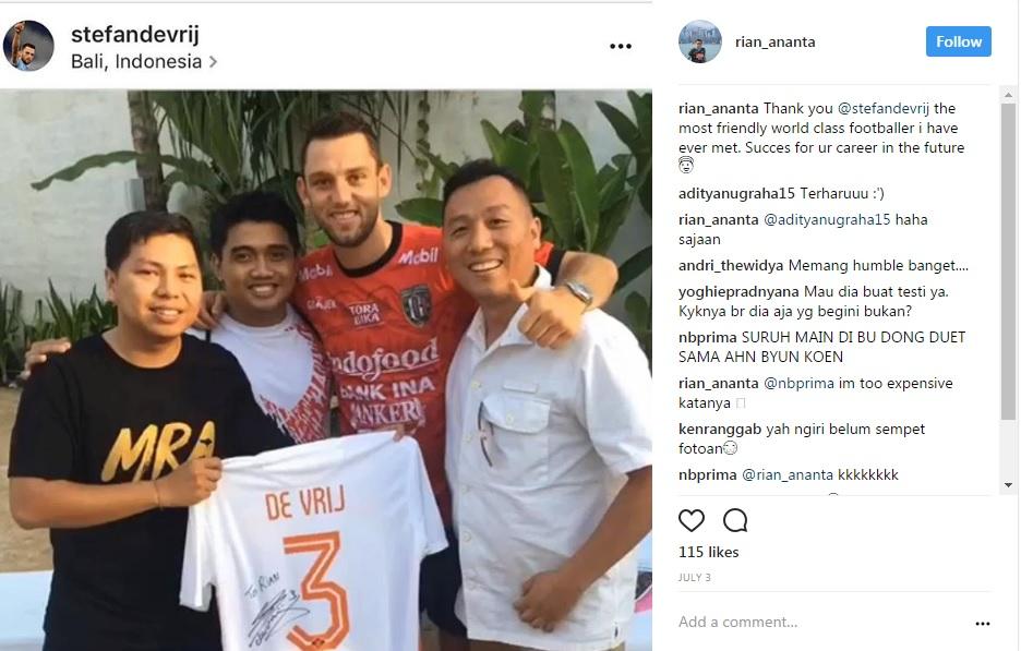 Stefan de Vrij berseragam Bali United Copyright: Instagram/@rian_ananta Follow