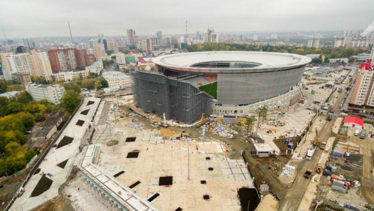 Ekaterinburg Arena menambah stand penonton di luar stadion. Copyright: FIFA.com