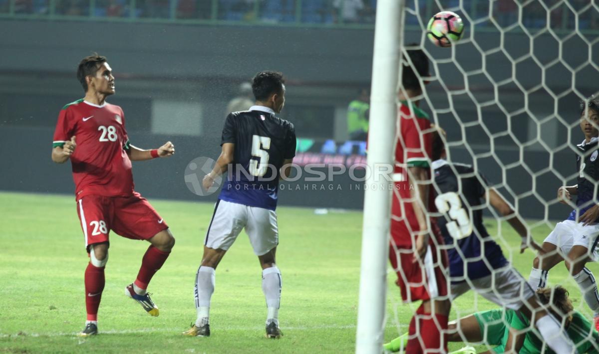 Gol kedua Indonesia dicetak oleh Rezaldi Hehanusa. INDOSPORT/Herry Ibrahim