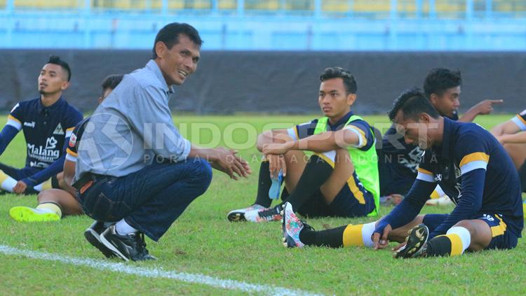 Siswantoro%20terus%20mengasah%20fisik%20dan%20mental%20pemain%20Persekam%20Metro%20FC%20jelang%20play-off