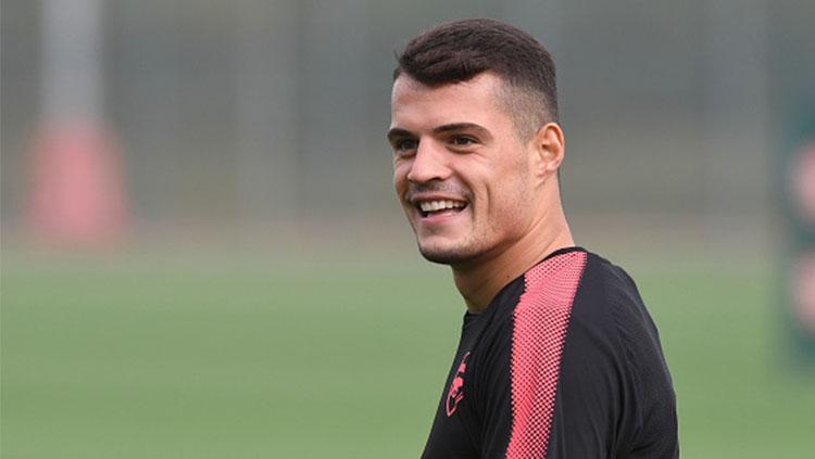 Gelandang Arsenal, Granit Xhaka, sangat bahagia ketika menyambut kehadiran anak pertamanya dengan Leonita Lekaj. - INDOSPORT