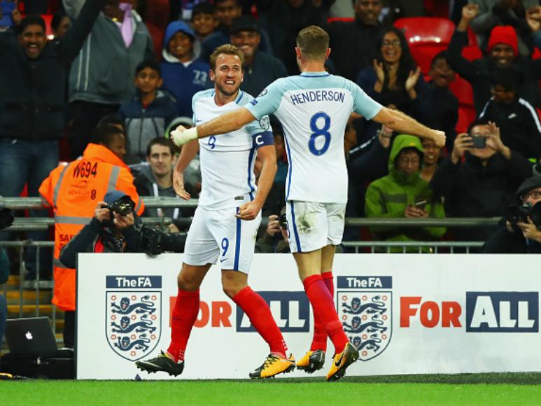 Selebrasi Harry Kane pasca mencetak gol kemenangan Inggris. Copyright: INDOSPORT