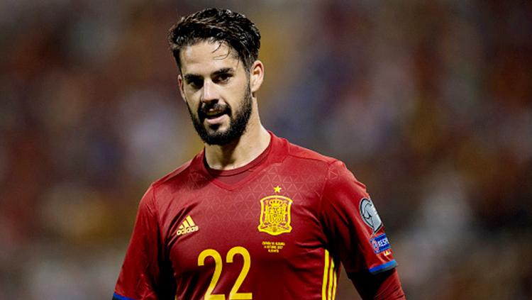 Isco usai membobol gawang Albania. Copyright: INDOSPORT