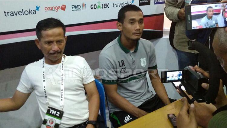 Konferensi pers Djajang Nurdjaman pasca pertandingan. Copyright: INDOSPORT/Kesuma Ramadhan