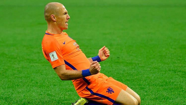 Arjen Robben melakukan selebrasi pasca mencetak gol. Copyright: INDOSPORT