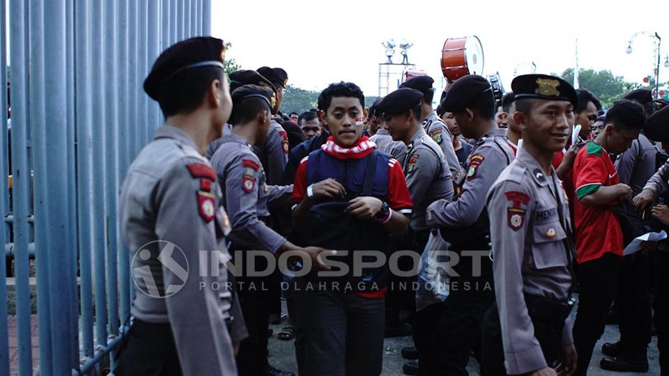Pendukung Timnas U-19. Copyright: Hery Ibrahim/Indosport