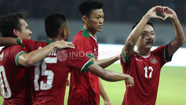 Pemain Timnas U-19 berselebrasi.