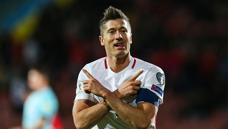 Robert Lewandowski kala membela Timnas Polandia. Copyright: INDOSPORT