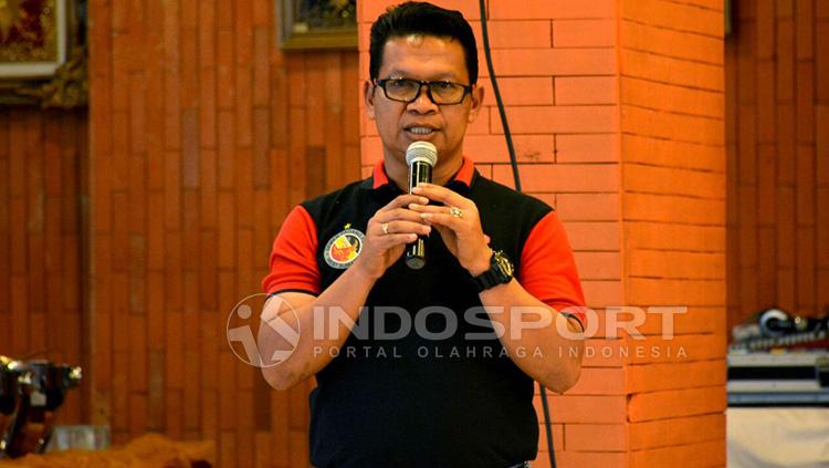 Delfi Adri menjadi caretaker Semen Padang setelah ditinggal pelatih Nilmaizar. - INDOSPORT