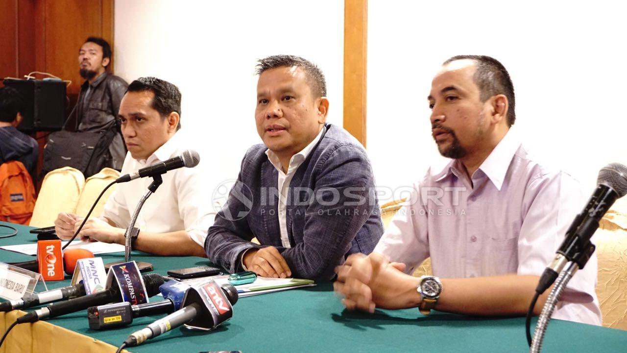 Ki-ka: Tigor Salomboboy, Berlington Siahaan (Dirut PT LIB), Risha Adi Wijaya.