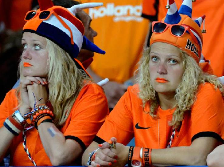 Suporter Belanda yang kecewa. Copyright: Istimewa