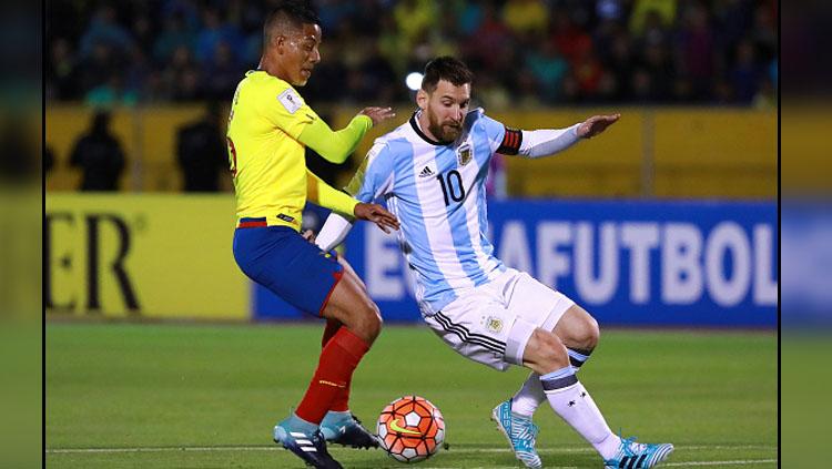 Lionel Messi (kanan). Copyright: INDOSPORT