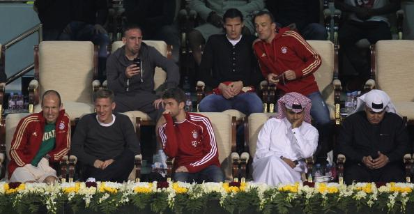 Arjen Robben (kiri) saat menyaksikan turnamen Tennis di Doha, Qatar, 2012 silam. Copyright: INDOSPORT