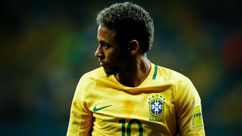Neymar saat membela Timnas Brasil.