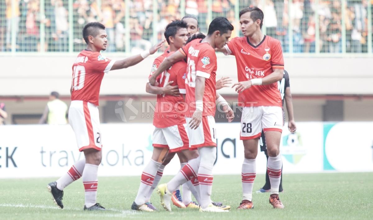 Selebrasi para pemain Persija Jakarta atas gol kedua yang dicetak Fitra Ridwan. Herry Ibrahim/INDOSPORT