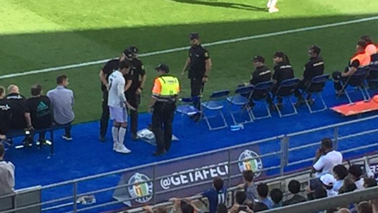 Tiruan Cristiano Ronaldo diamankan pihak kepolisian. Copyright: 101greatgoals.com