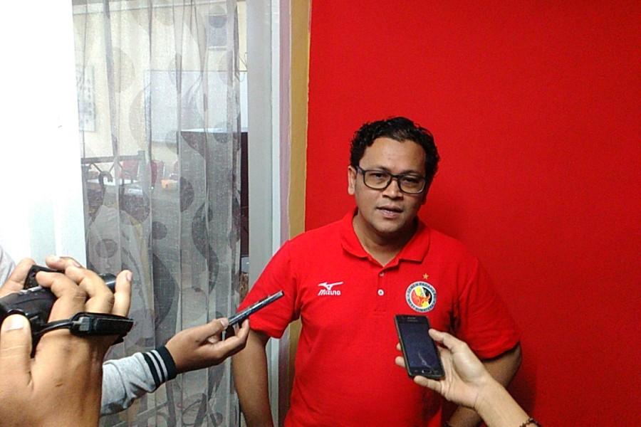 Pelatih Semen Padang, Win Bernadino - INDOSPORT