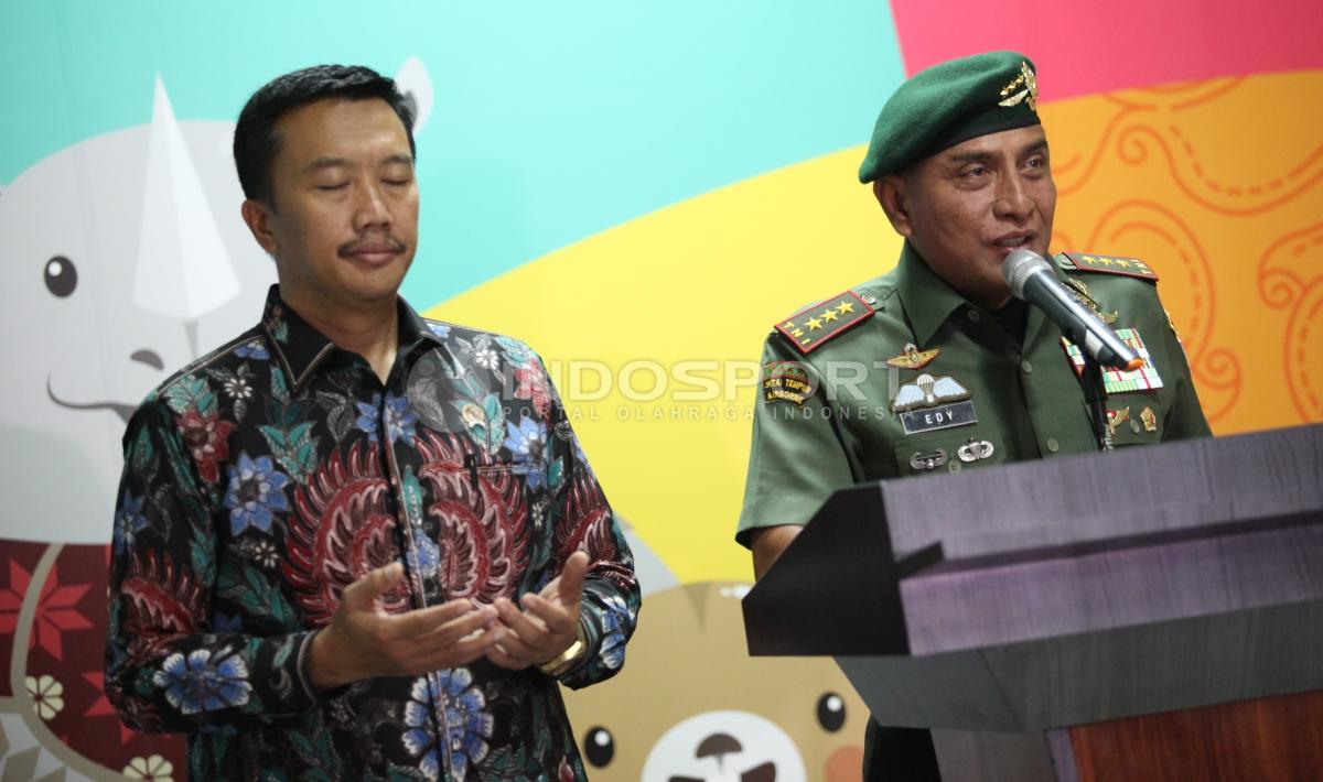 Imam%20Nahrawi%20%28kiri%29%20dan%20Edy%20Rahmayadi%20dalam%20membahas%20Sepakbola%20Nasional.%20Herry%20Ibrahim%2FINDOSPORT%28%29